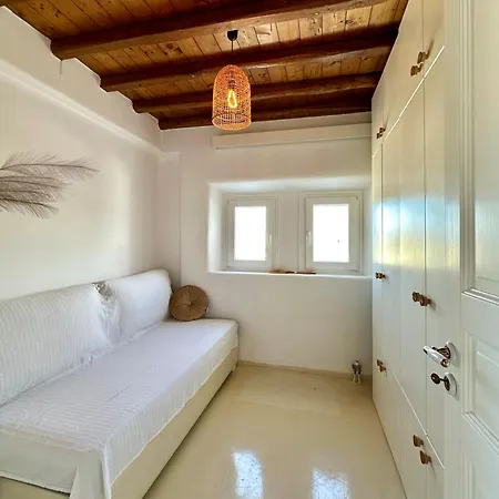 Myconian Unique Villa In Marathi , 130Sqm - 4People ,Shisha Place ,Secured Free Parking, Party Place - Terrace For Dinner & Sunset Photoshooting - Elenas Hospitality - Villa Mykonos Town